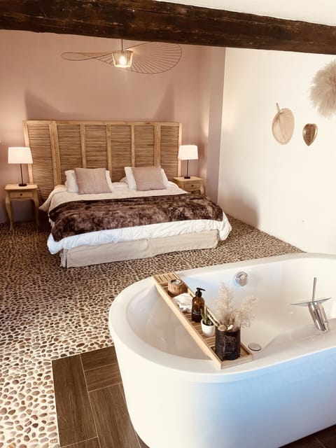 Deluxe Suite, Private Bathroom (Envol de Papillons)