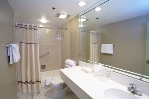 Standard Room, 2 Double Beds | Bathroom | Combined shower/tub, designer toiletries, hair dryer, towels