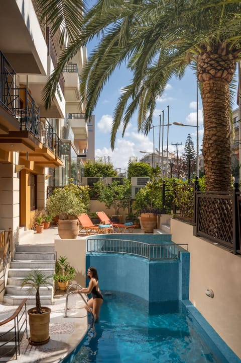Seasonal outdoor pool, pool umbrellas, sun loungers