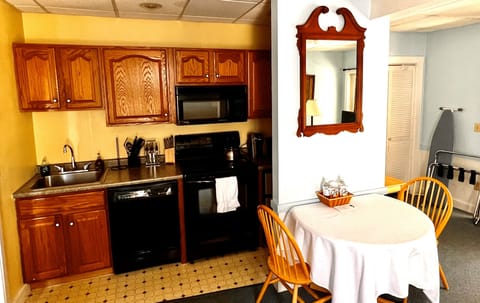 Efficiency Suite | Private kitchen | Fridge, coffee/tea maker