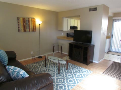 1 Bedroom, Townhouse | Living room