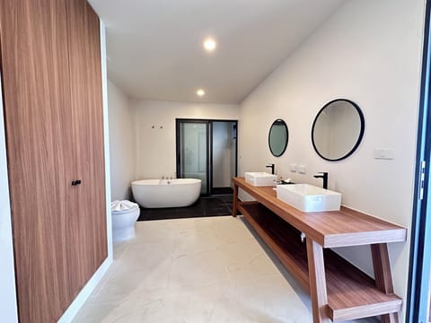 SUNSET BEACHFRONT VILLA | Bathroom | Free toiletries, bathrobes, towels, soap