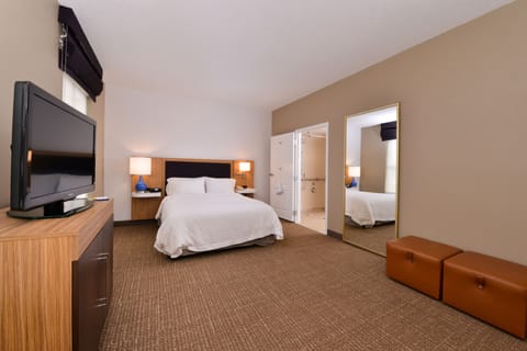 Suite, 1 Double Bed, Accessible, Non Smoking | Down comforters, in-room safe, desk, blackout drapes