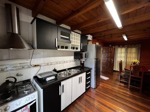 Superior Cabin, 3 Bedrooms, Terrace, River View (Anchico) | Private kitchen