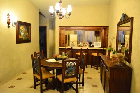 Traditional Villa | In-room dining