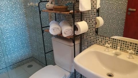 Chalet | Bathroom | Free toiletries, hair dryer, towels