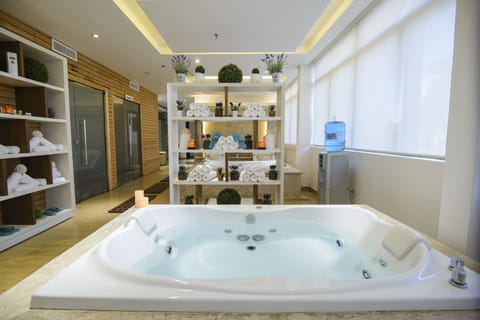 Indoor spa tub