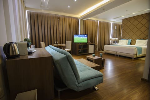 Executive Suite, 1 King Bed | Premium bedding, minibar, in-room safe, desk