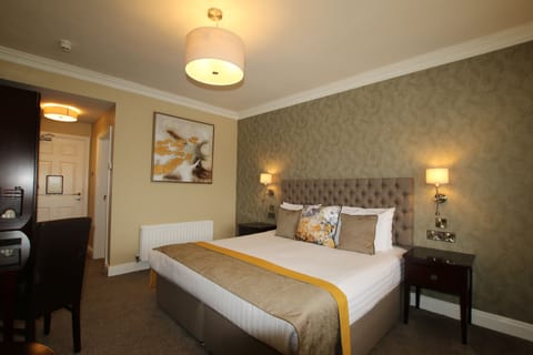 Deluxe Double Room | In-room safe, desk, free cribs/infant beds, rollaway beds