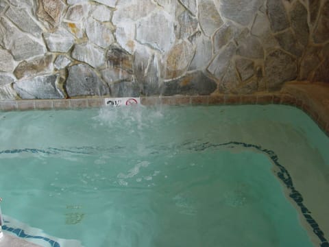 Indoor spa tub