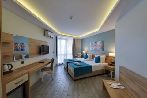 Standard Room | Premium bedding, minibar, in-room safe, desk