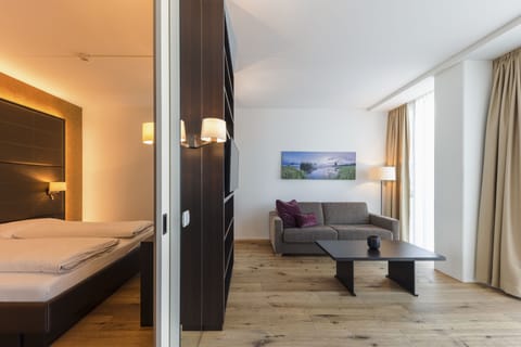 Family Room | Premium bedding, in-room safe, desk, laptop workspace