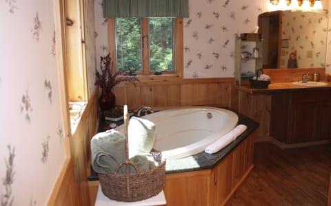 Deluxe Single Room, 1 Queen Bed, Balcony, Overwater (Pike Room) | Deep soaking bathtub