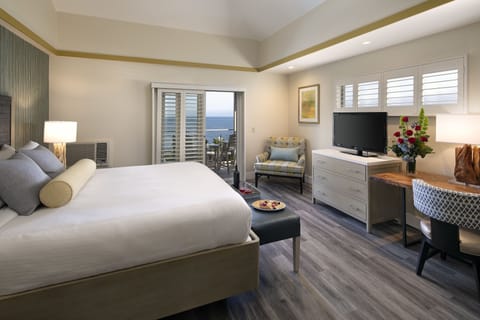 Oceanfront King | Premium bedding, in-room safe, desk, iron/ironing board