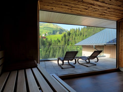 Sauna, steam room