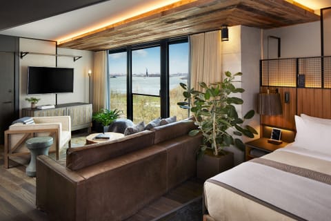 Studio Suite (Statue of Liberty) | Premium bedding, minibar, in-room safe, individually decorated