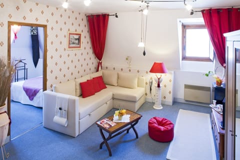 Suite | Living room | Flat-screen TV