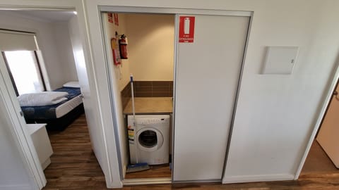 7 Berth Spa Unit | Laundry