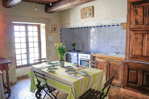 Traditional Cottage, 2 Bedrooms, Kitchenette, Garden View | Private kitchenette | Coffee/tea maker