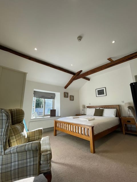 Deluxe Double Room, 1 King Bed | Premium bedding, desk, soundproofing, free WiFi