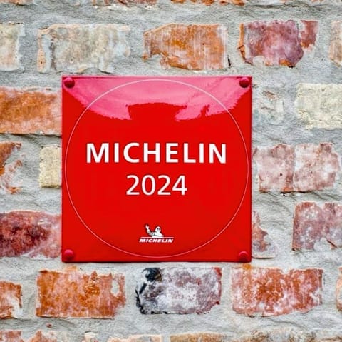 Breakfast, lunch, dinner served; British cuisine 