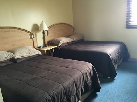 Standard Room, 2 Double Beds | Free WiFi, bed sheets