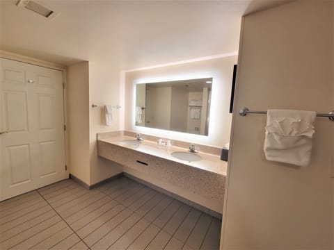 Suite, 2 Bedrooms | Room amenity