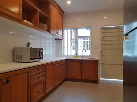 Villa 8M (100m from hotel) | Shared kitchen facilities | Mini-fridge