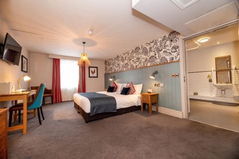 Double Room | Desk, free WiFi, bed sheets, wheelchair access