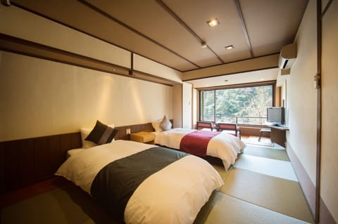 Japanese Twin Bed Room, 10 Tatami mats | Desk, free WiFi, bed sheets