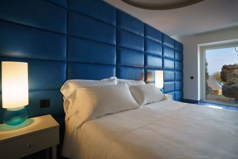 Suite | Premium bedding, down comforters, memory foam beds, minibar