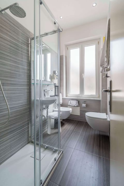 Shower, free toiletries, bathrobes, bidet