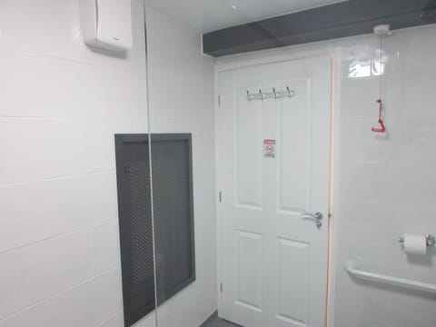 Suite, Accessible, Ensuite ((Large)) | Bathroom | Towels