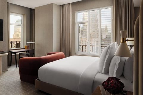 Metropolis Suite | Premium bedding, minibar, in-room safe, desk