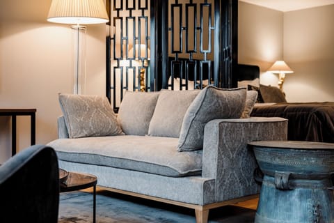 Grand Room (Deluxe) | Premium bedding, down comforters, pillowtop beds, minibar