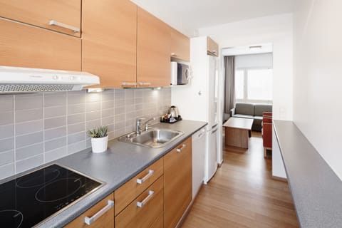 Apartment, 2 Bedrooms | Private kitchen