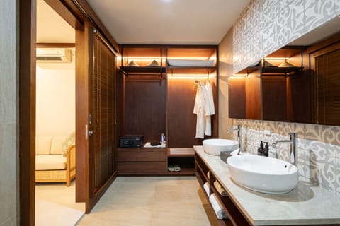 Kebun Suite Double or Twin, Garden View | Bathroom | Designer toiletries, hair dryer, slippers, bidet