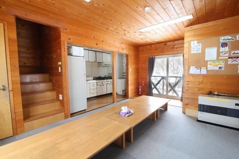 Cottage, Non Smoking, Mountain View | Living room | Flat-screen TV