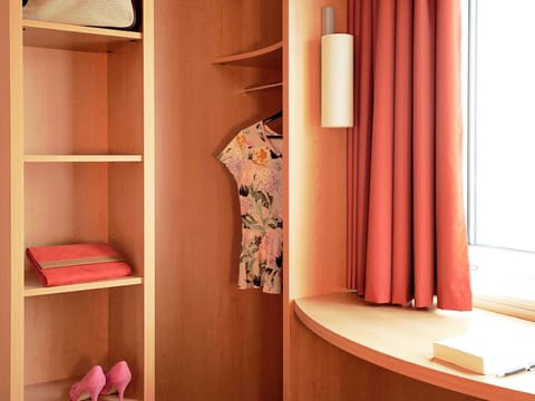 Standard Room, 1 Double Bed | Minibar, desk, blackout drapes, soundproofing