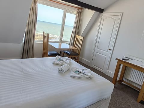 Double Room, Ensuite, Sea View | Hypo-allergenic bedding, iron/ironing board, free WiFi, bed sheets
