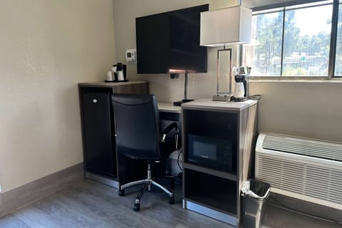 Premium bedding, desk, iron/ironing board, free cribs/infant beds