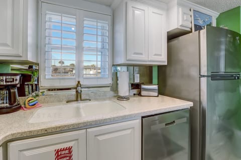 Condo, 2 Bedrooms | Private kitchen | Full-size fridge, microwave, oven, stovetop