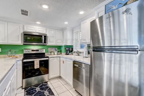 Condo, 2 Bedrooms | Private kitchen | Full-size fridge, microwave, oven, stovetop