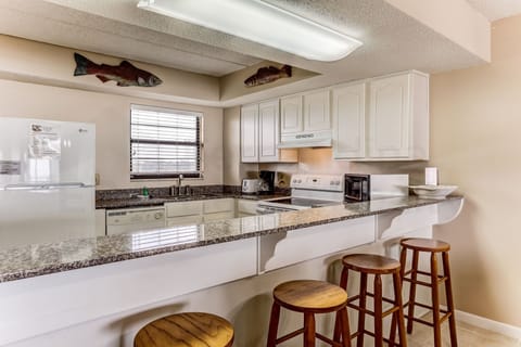 Condo, 2 Bedrooms | Private kitchen | Full-size fridge, microwave, oven, stovetop