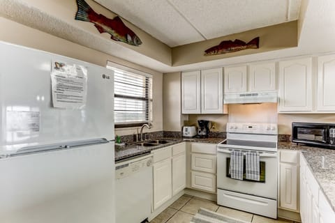 Condo, 2 Bedrooms | Private kitchen | Full-size fridge, microwave, oven, stovetop