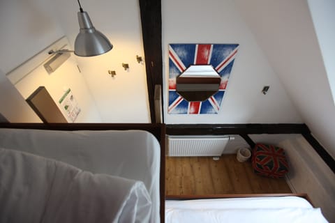 Windsor (Double Room - Shared Bathroom) | Individually decorated, individually furnished, free WiFi, bed sheets