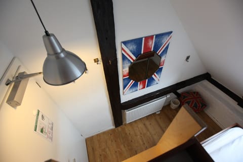 Windsor (Double Room - Shared Bathroom) | Individually decorated, individually furnished, free WiFi, bed sheets