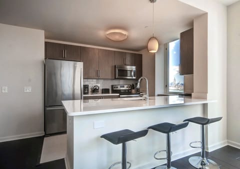 Apartment, 3 Bedrooms | Private kitchen | Full-size fridge, microwave, oven, stovetop