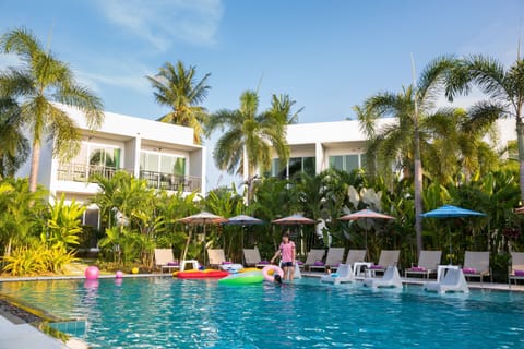 Outdoor pool, pool umbrellas, sun loungers