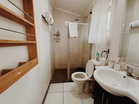 Standard Double or Twin Room, 1 Bedroom | Bathroom | Hair dryer, towels